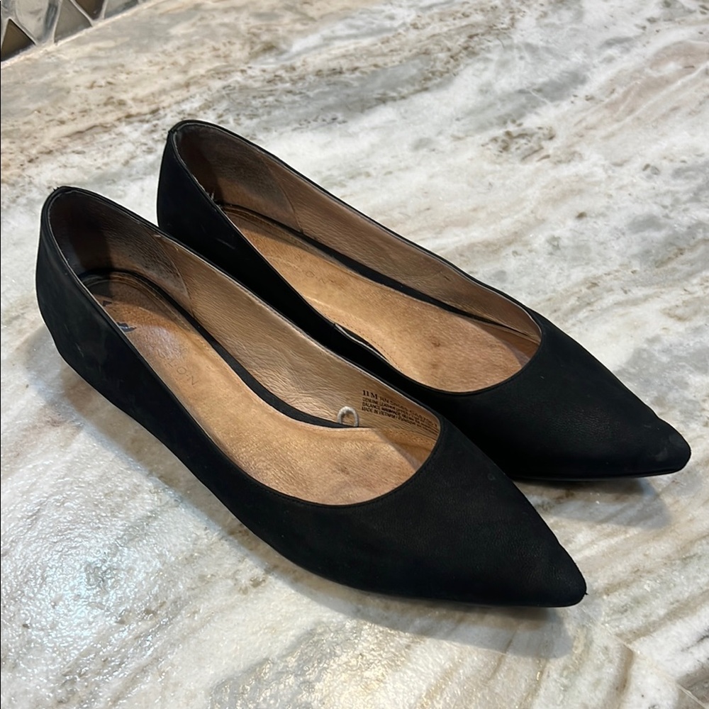 Caslon Black Pointed-Toe Flats Sleek Minimalist Design